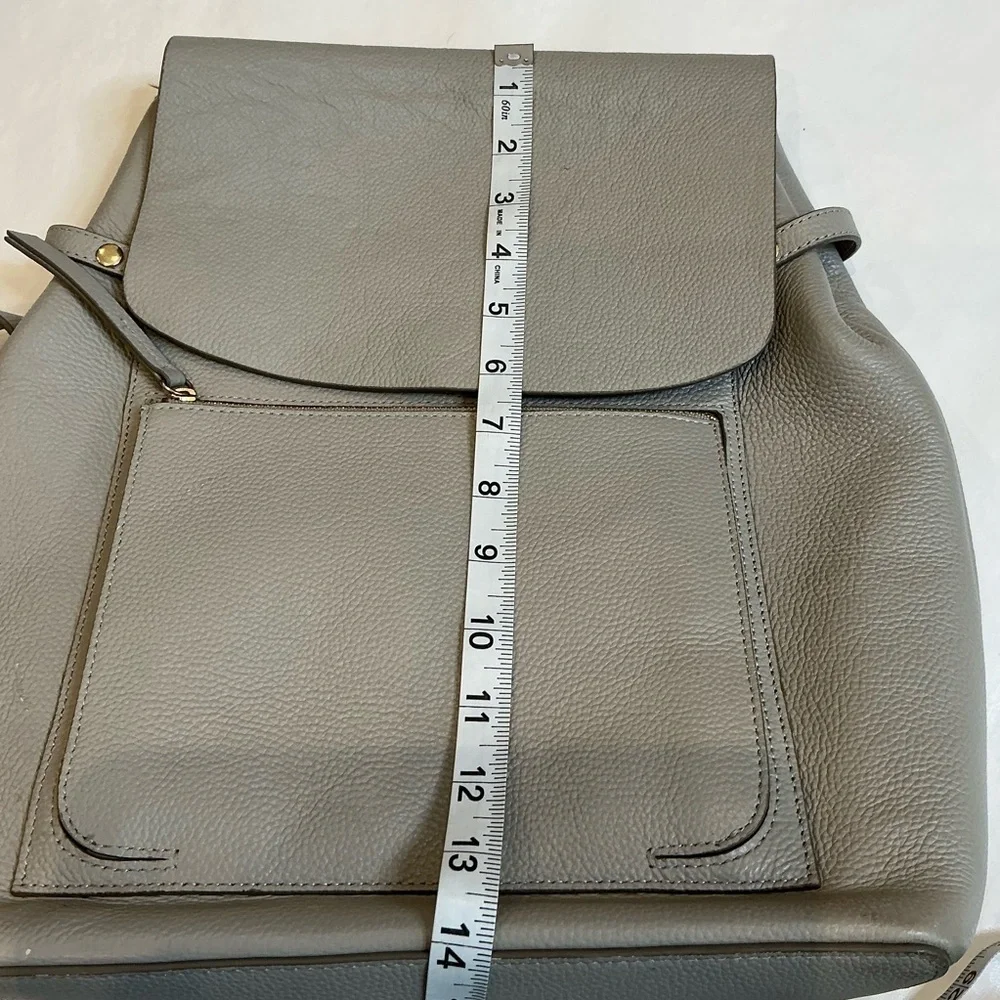 Elegant Pebble Grain Leather Backpack Midsize in Grey